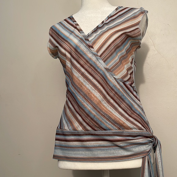 Younique Y2K sleeveless top, diagonal stripes size medium (23-111) - Picture 2 of 9